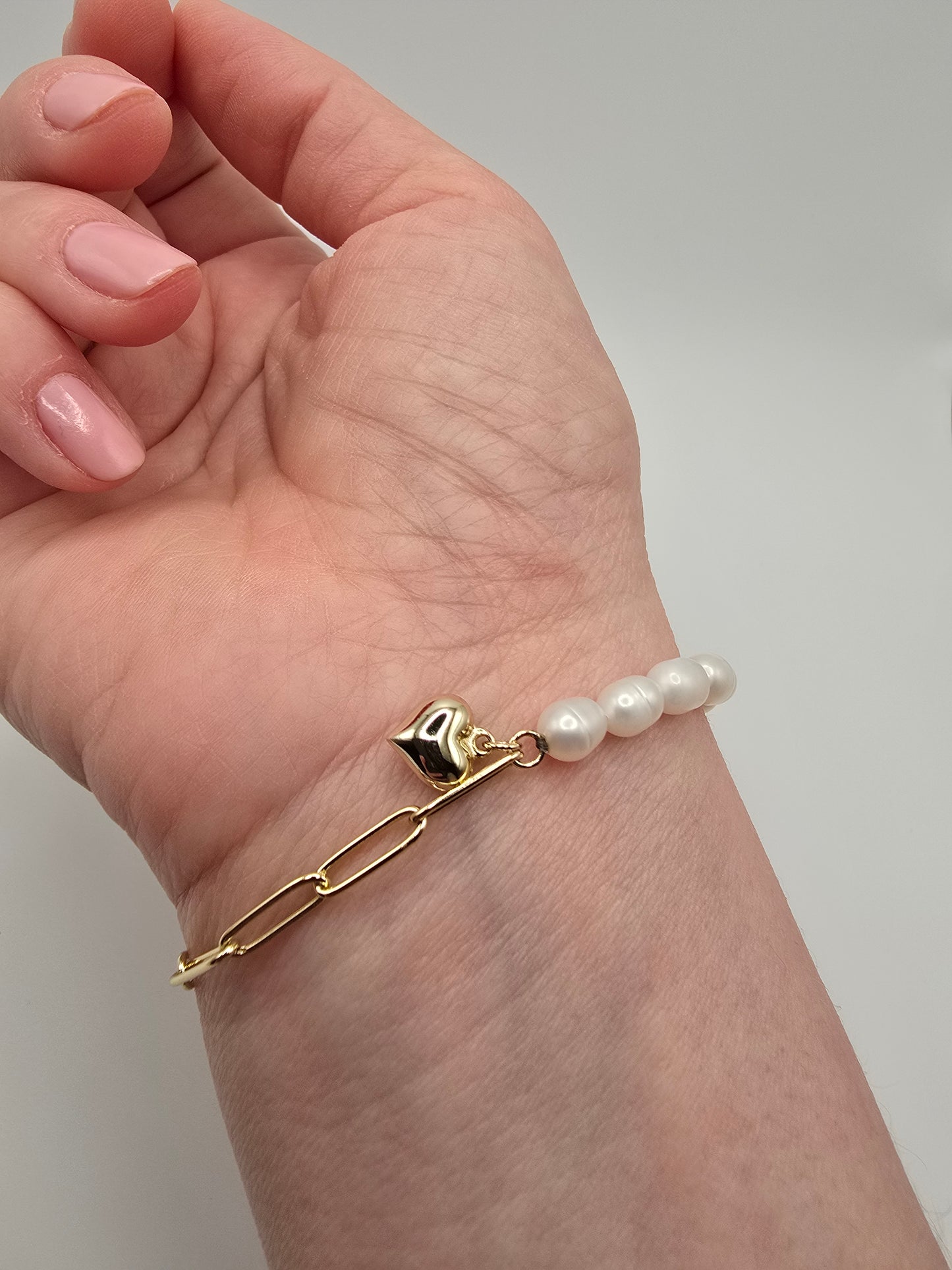 She Carries On. — Pearl & Gold Bracelet