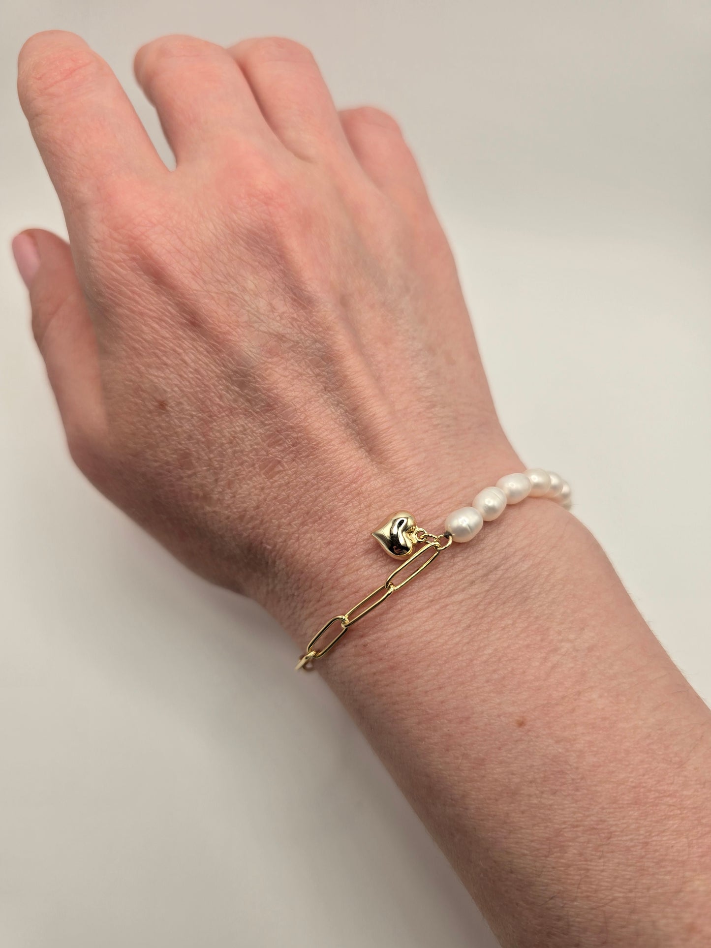 She Carries On. — Pearl & Gold Bracelet