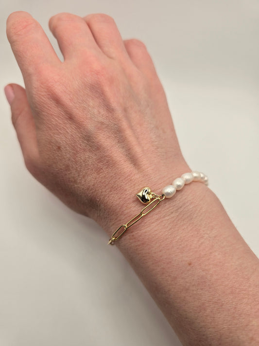 She Carries On. — Pearl & Gold Bracelet