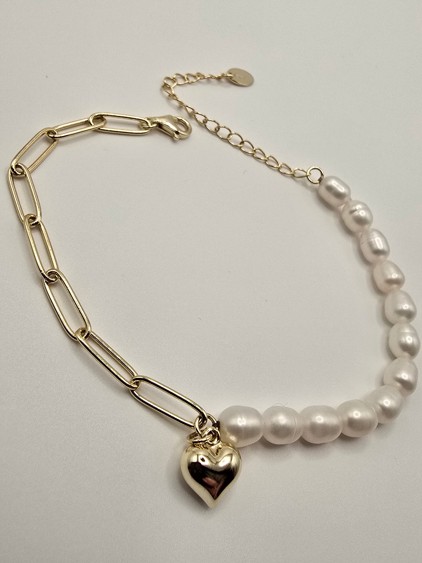 She Carries On. — Pearl & Gold Bracelet